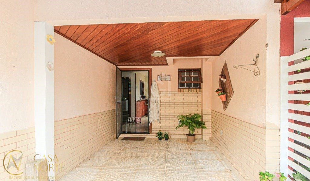 Casa de Condomínio à venda com 3 quartos, 162m², 1 suíte, 2 vagas, Rua Osorio Mendes Ouriques no bairro Guarujá em Porto Alegre