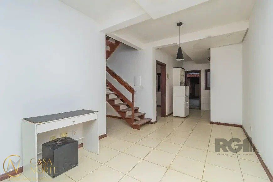 Casa à venda com 3 quartos, 110m², 2 suítes, 1 vaga, Rua Therezinha Rocha da Silva no bairro Aberta dos Morros em Porto Alegre
