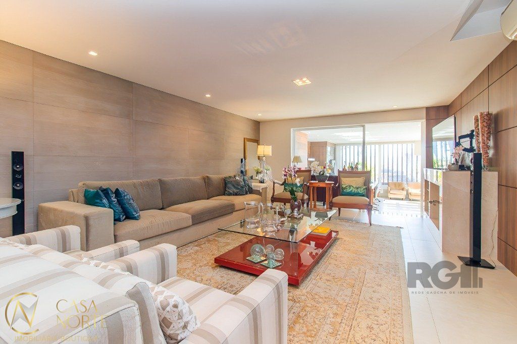 Casa à venda com 4 quartos, 351m², 3 suítes, 3 vagas, Rua Tomaz Edison no bairro Santo Antônio em Porto Alegre