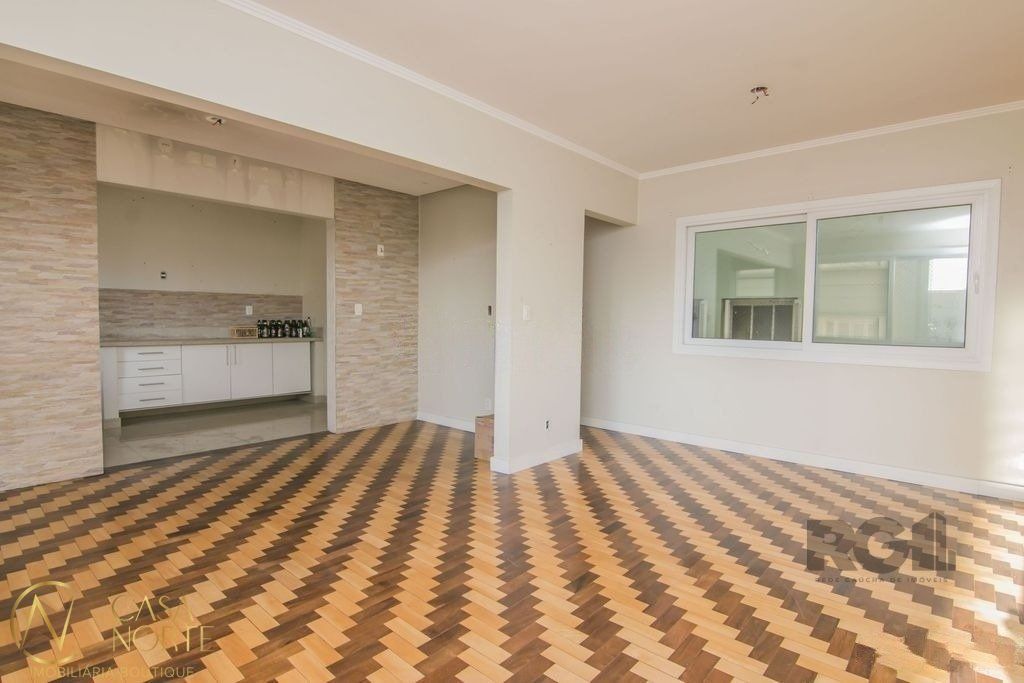 Apartamento à venda com 3 quartos, 145m², 1 suíte, 2 vagas, Rua Duque de Caxias no bairro Centro Histórico em Porto Alegre