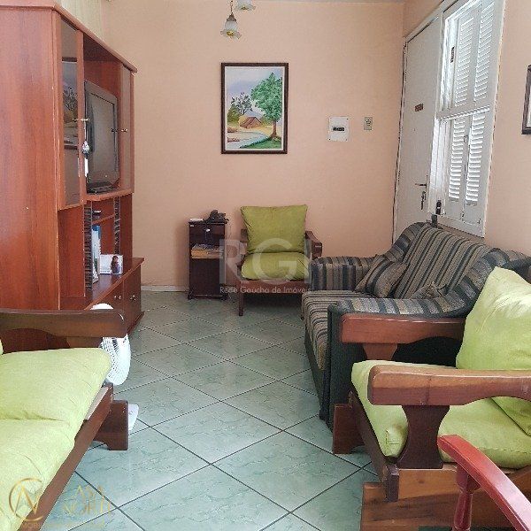 Casa à venda com 4 quartos, 164m², 3 vagas, Avenida da Cavalhada no bairro Cavalhada em Porto Alegre