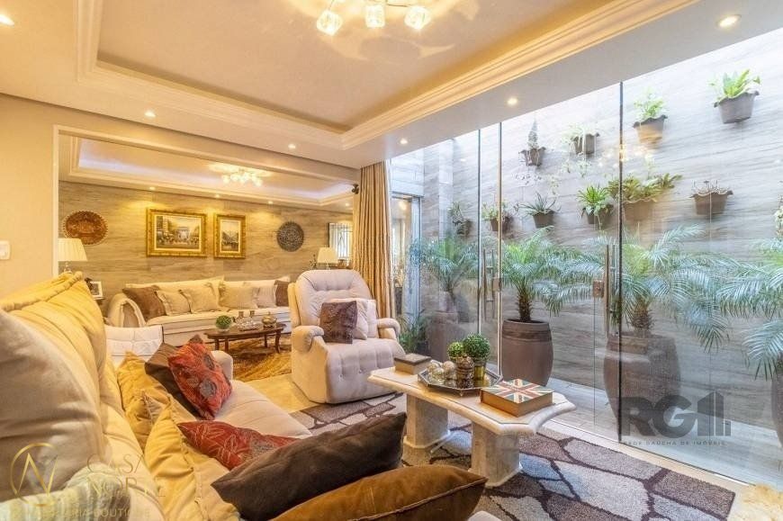 Casa à venda com 3 quartos, 280m², 1 suíte, 2 vagas, Rua Alfredo Miranda Obino no bairro Jardim Itu em Porto Alegre