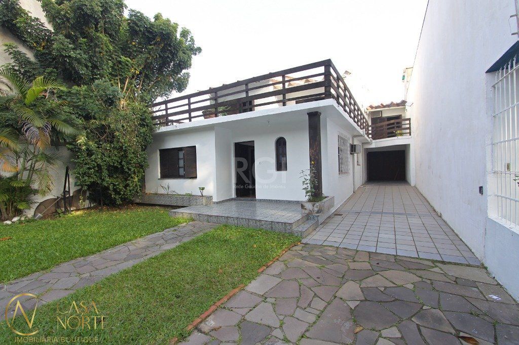 Casa à venda com 4 quartos, 240m², 6 vagas, Rua Santa Flora no bairro Nonoai em Porto Alegre