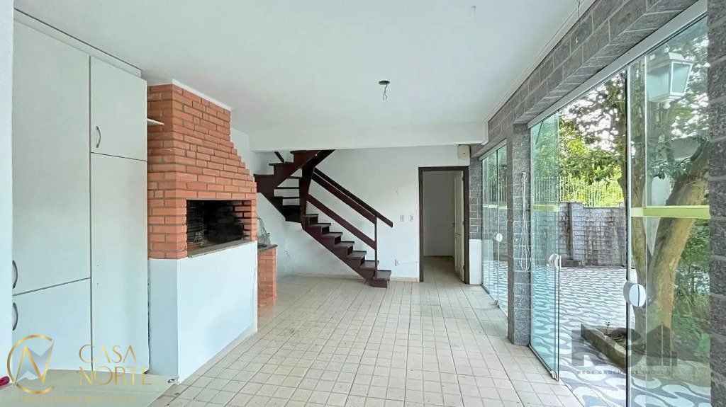 Casa à venda com 3 quartos, 228m², 1 suíte, 3 vagas, Avenida Celestino Bertolucci no bairro Aberta dos Morros em Porto Alegre