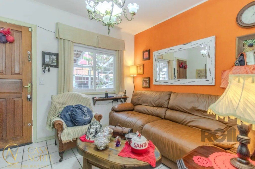 Casa de Condomínio à venda com 3 quartos, 91m², 1 suíte, 2 vagas, Rua Afonso Arinos no bairro Camaquã em Porto Alegre