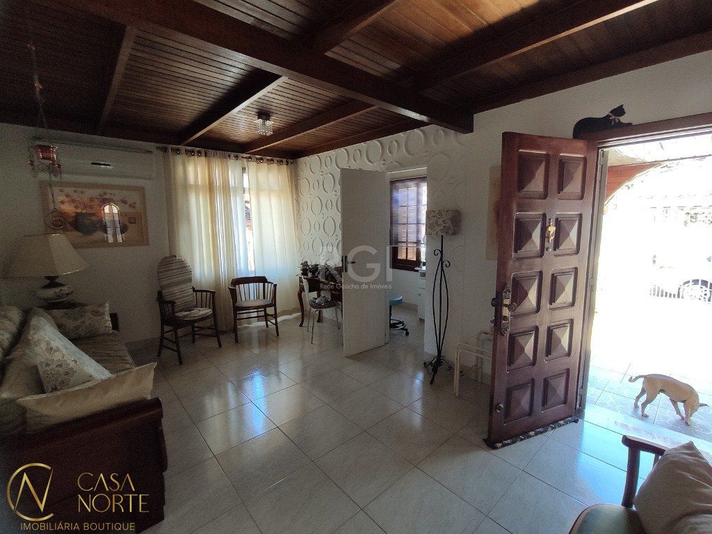 Casa à venda com 4 quartos, 142m², 5 vagas, Rua Bernardino dos Santos no bairro Teresópolis em Porto Alegre
