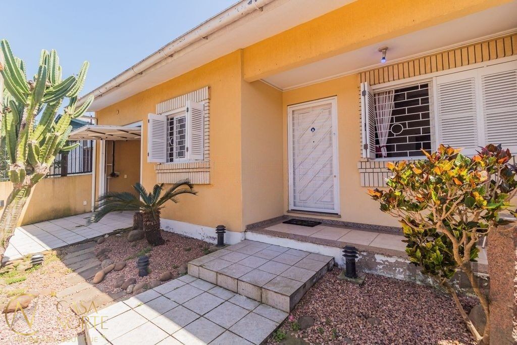Casa à venda com 3 quartos, 224m², 1 suíte, 4 vagas, Rua Carmense no bairro Parque Santa Fé em Porto Alegre