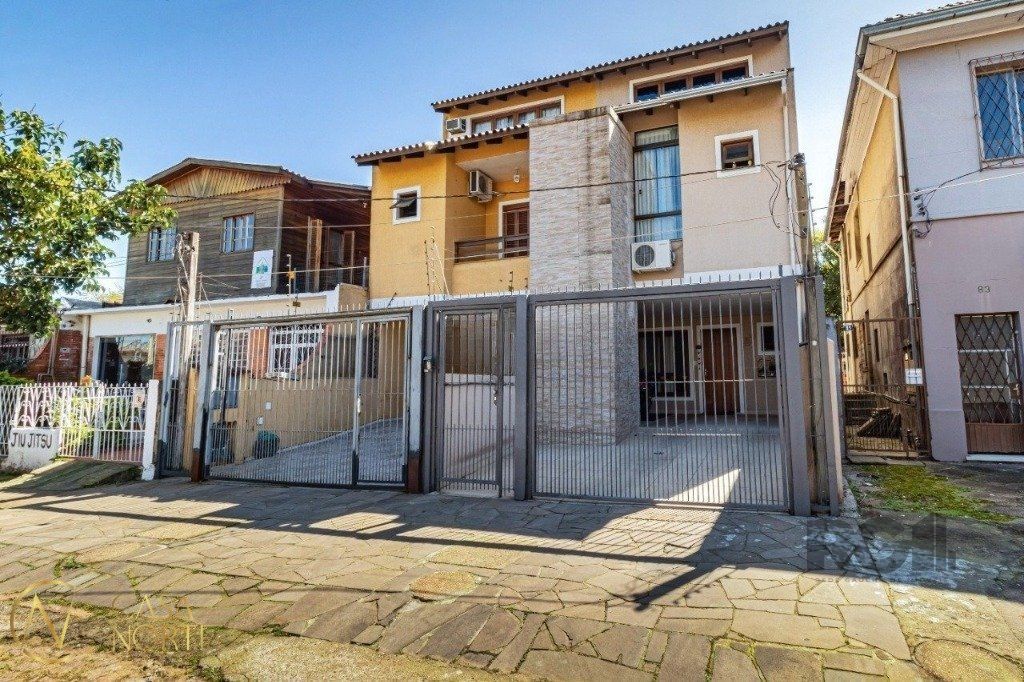 Casa à venda com 3 quartos, 186m², 2 suítes, 2 vagas, Rua Stephan Zweig no bairro Cavalhada em Porto Alegre