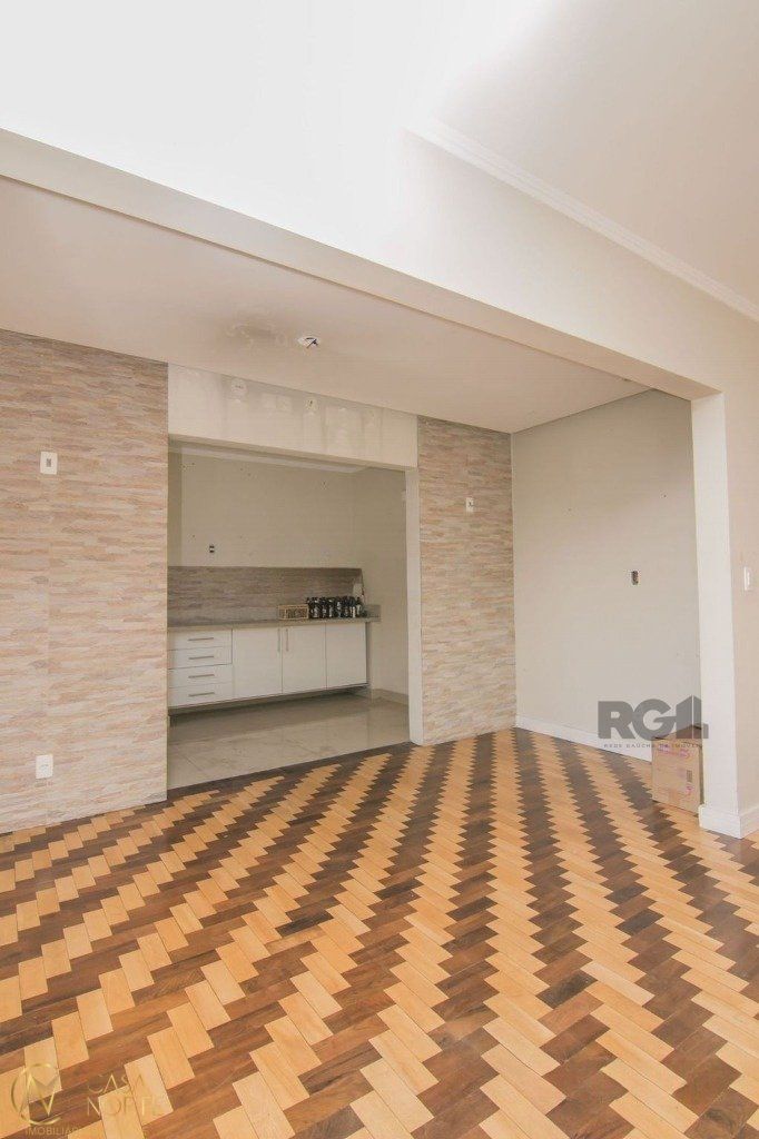 Apartamento à venda com 3 quartos, 145m², 1 suíte, 2 vagas, Rua Duque de Caxias no bairro Centro Histórico em Porto Alegre