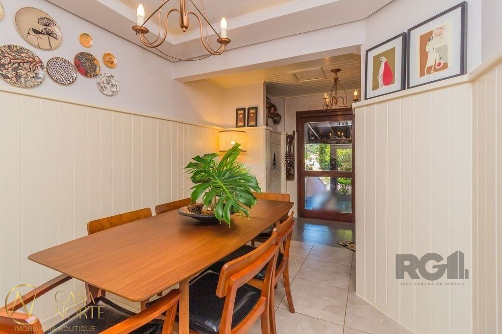 Casa de Condomínio à venda com 3 quartos, 199m², 1 suíte, 2 vagas, Rua Erechim no bairro Nonoai em Porto Alegre