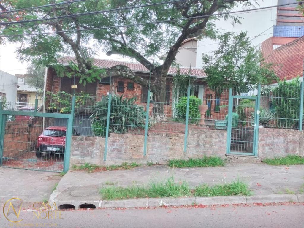 Casa à venda com 2 quartos, 140m², 1 suíte, 2 vagas, Rua Sepe Tiaraju no bairro Medianeira em Porto Alegre
