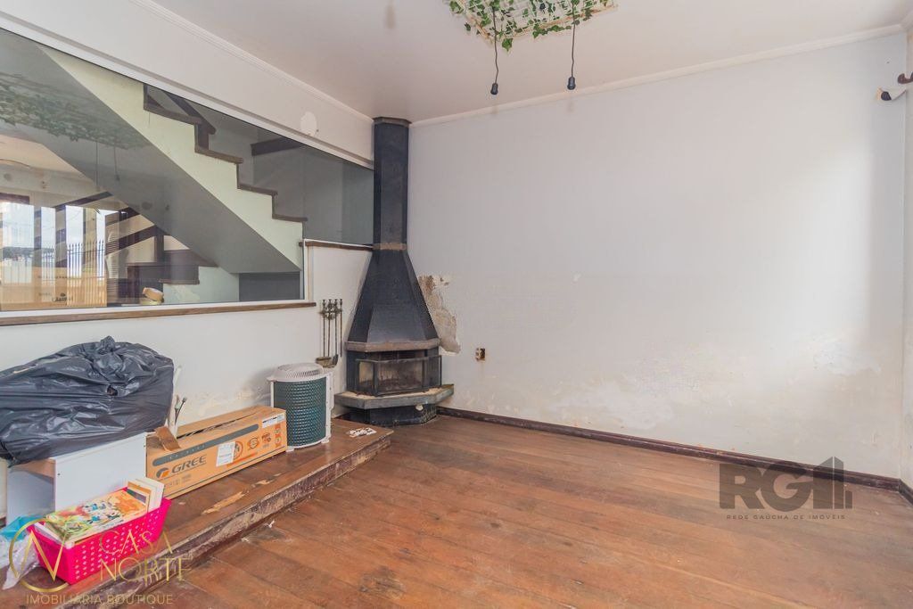 Casa à venda com 3 quartos, 240m², 1 suíte, 6 vagas, Rua Jacob Philippsen no bairro Sarandi em Porto Alegre