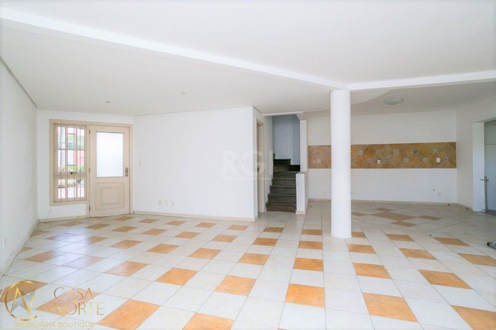 Casa de Condomínio à venda com 3 quartos, 160m², 1 suíte, 2 vagas, Avenida Juca Batista no bairro Cavalhada em Porto Alegre