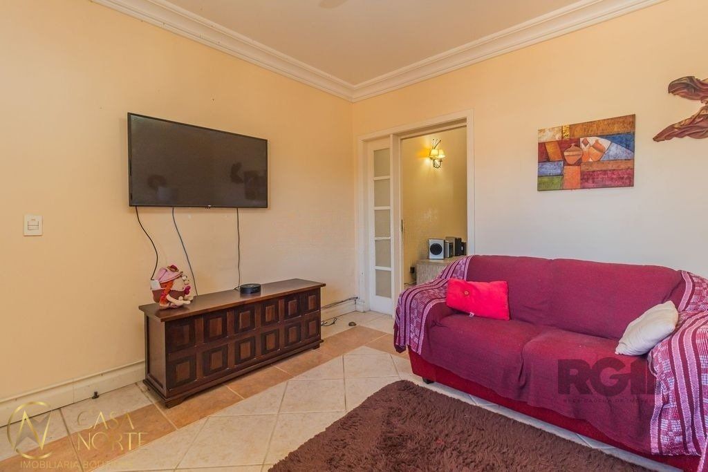 Casa à venda com 3 quartos, 224m², 1 suíte, 4 vagas, Rua Carmense no bairro Parque Santa Fé em Porto Alegre