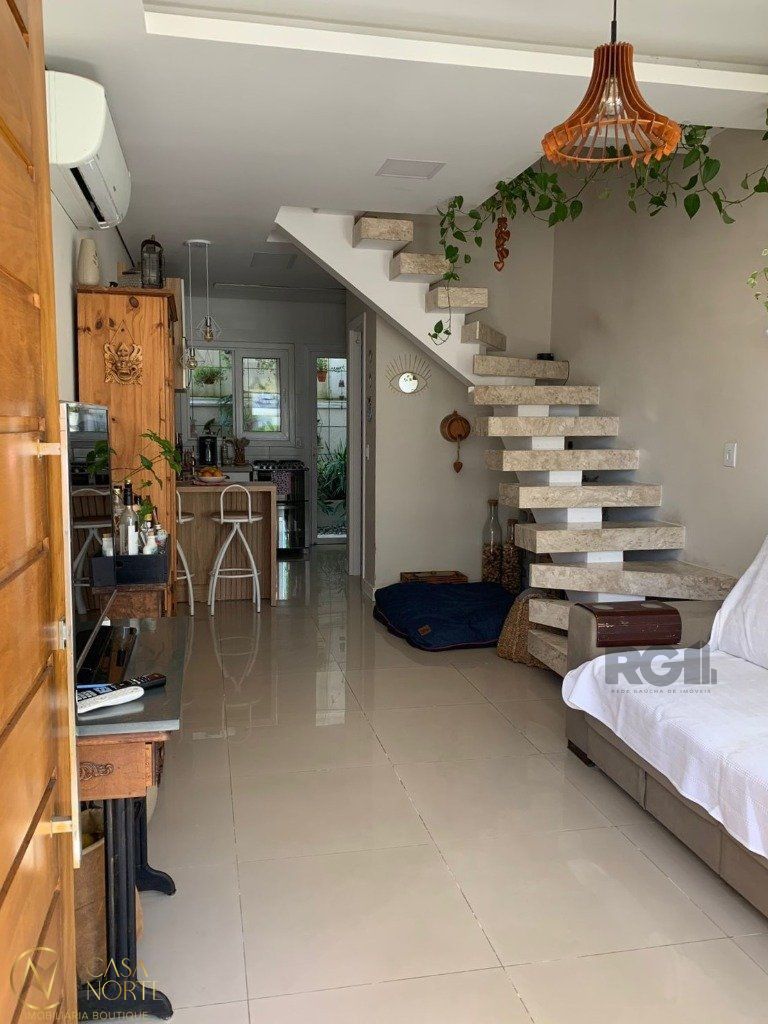 Casa de Condomínio à venda com 2 quartos, 69m², 2 suítes, 1 vaga, Estrada Vila Maria no bairro Cavalhada em Porto Alegre