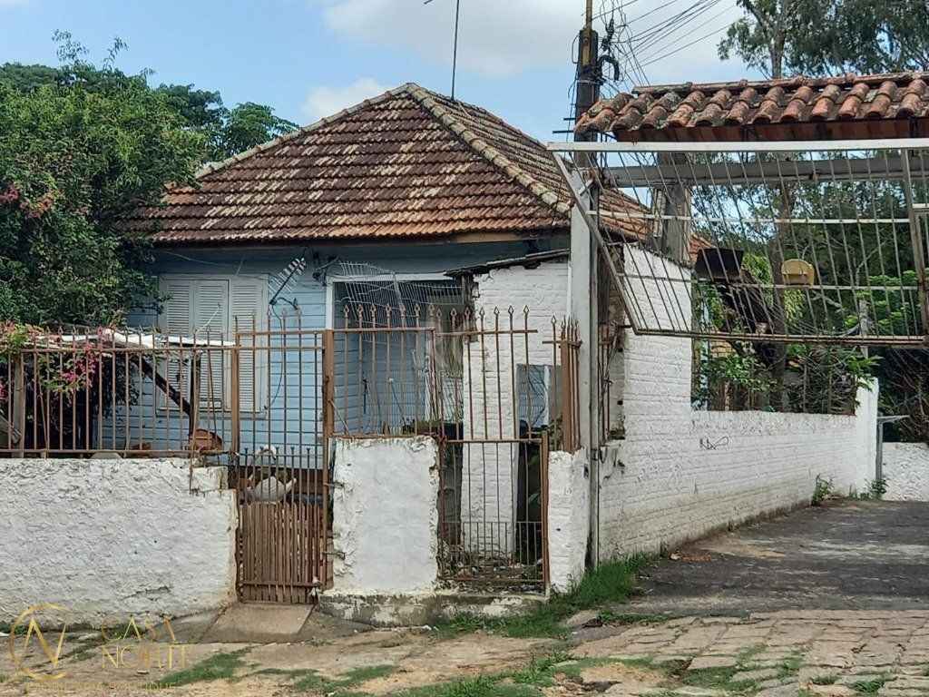 Terreno à venda  com 1985m², Rua Professor Carvalho Freitas no bairro Teresópolis em Porto Alegre
