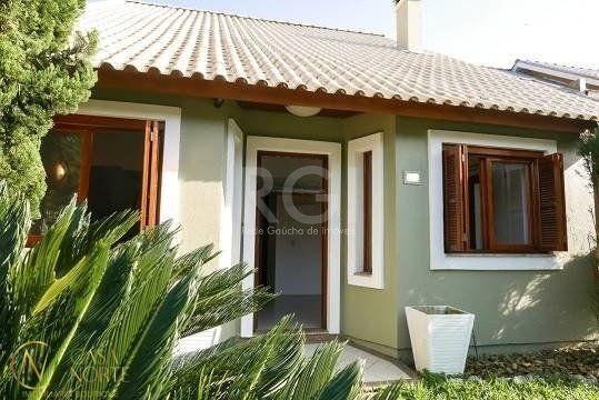 Casa à venda com 3 quartos, 154m², 4 vagas, Rua Pau-Brasil no bairro Hípica em Porto Alegre