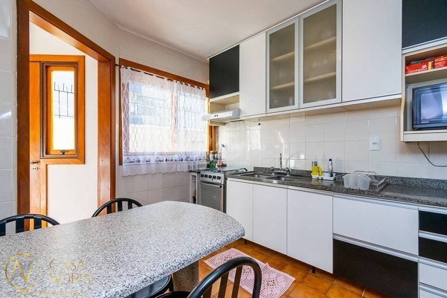 Casa à venda com 3 quartos, 224m², 1 suíte, 2 vagas, Rua Santa Vitoria no bairro Tristeza em Porto Alegre