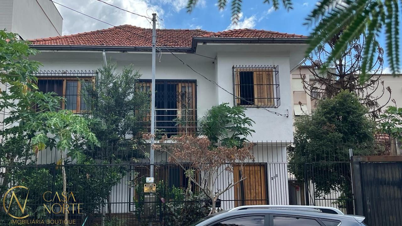 Casa à venda com 4 quartos, 215m², 1 suíte, 4 vagas, Rua Doutor Voltaire Pires no bairro Santo Antônio em Porto Alegre