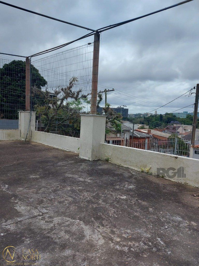 Casa à venda com 3 quartos, 156m², 1 vaga, Rua Marechal Mesquita no bairro Teresópolis em Porto Alegre