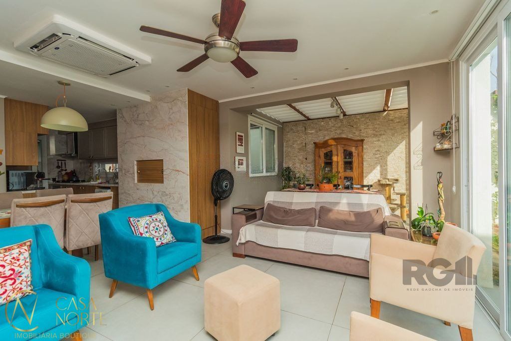 Casa de Condomínio à venda com 3 quartos, 221m², 3 suítes, 2 vagas, Avenida Clemenciano Barnasque no bairro Teresópolis em Porto Alegre