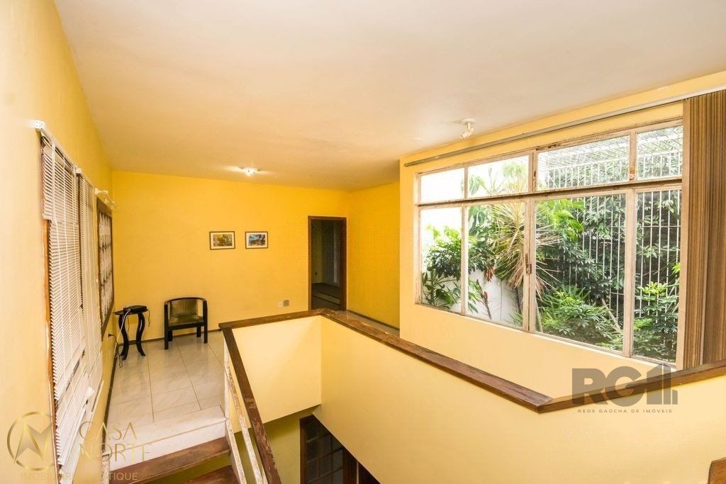 Casa à venda com 5 quartos, 354m², 1 suíte, 8 vagas, Rua Palestina no bairro Bom Jesus em Porto Alegre