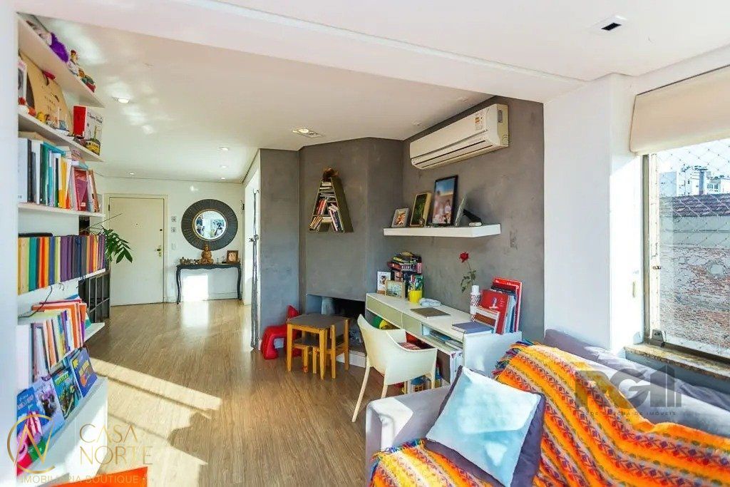 Apartamento à venda com 2 quartos, 90m², 1 suíte, 2 vagas, Rua Marquês do Pombal no bairro Moinhos de Vento em Porto Alegre
