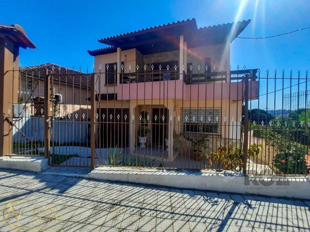 Casa à venda com 4 quartos, 240m², 2 vagas, Rua Engenheiro Oscar da Cunha Correa no bairro Jardim Carvalho em Porto Alegre