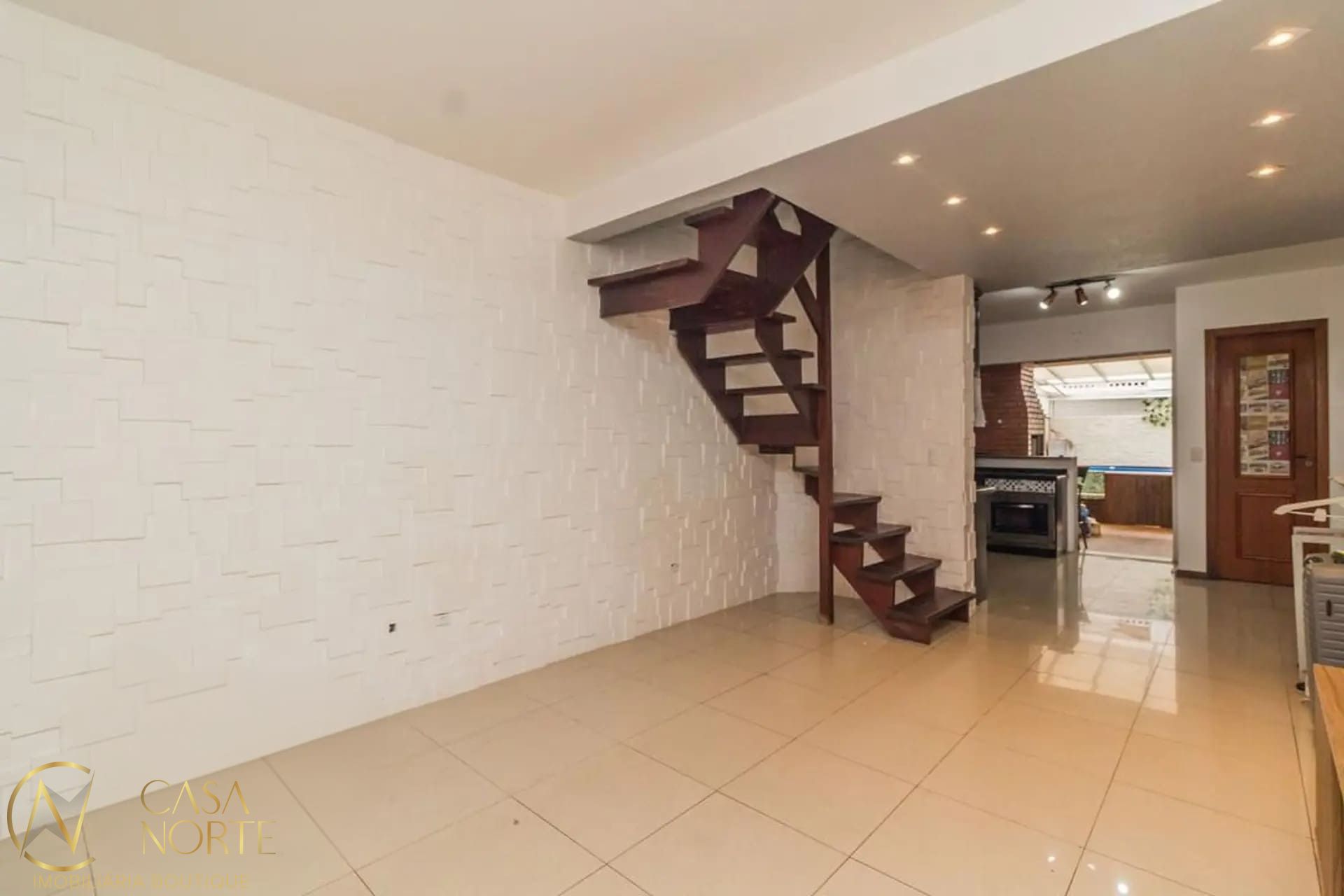 Casa de Condomínio à venda com 3 quartos, 120m², 1 suíte, 2 vagas, Avenida Juca Batista no bairro Cavalhada em Porto Alegre