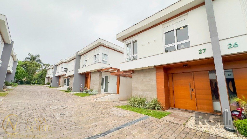 Casa de Condomínio à venda com 4 quartos, 218m², 3 suítes, 2 vagas, Avenida Clemenciano Barnasque no bairro Teresópolis em Porto Alegre