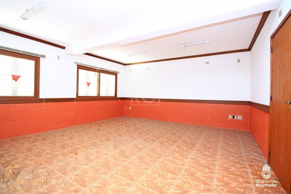 Casa à venda com 3 quartos, 258m², 1 suíte, 3 vagas, Rua Professor Alvaro Alvim no bairro Rio Branco em Porto Alegre