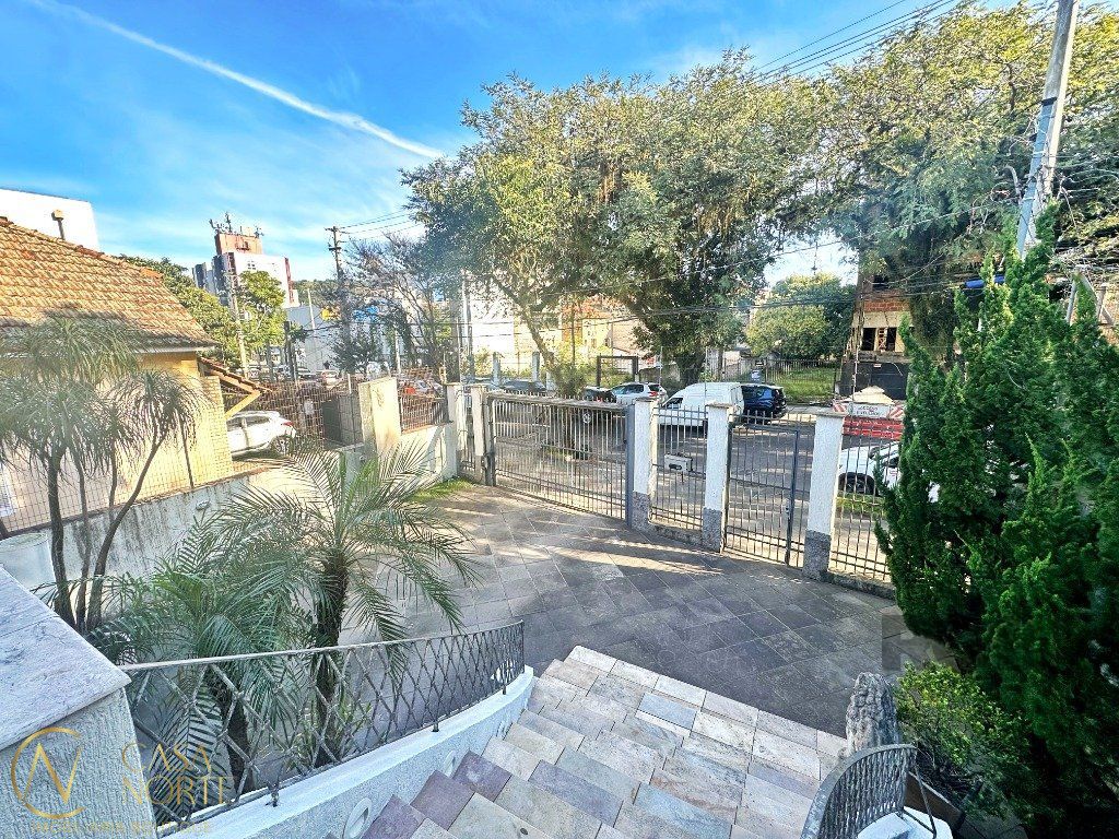 Casa Comercial à venda , 365m², 14 vagas, Avenida Belém no bairro Teresópolis em Porto Alegre