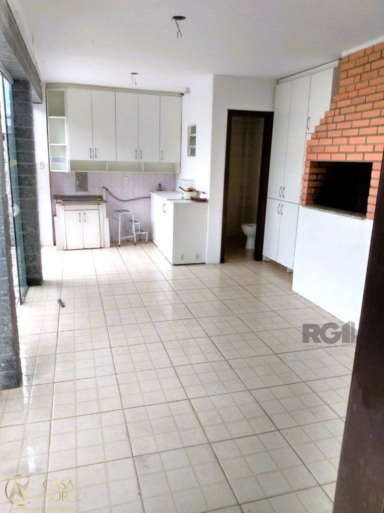 Casa à venda com 3 quartos, 228m², 1 suíte, 3 vagas, Avenida Celestino Bertolucci no bairro Aberta dos Morros em Porto Alegre