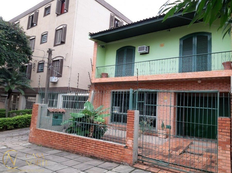 Casa à venda com 3 quartos, 130m², 1 suíte, 5 vagas, Rua Surupa no bairro Jardim  Botânico em Porto Alegre