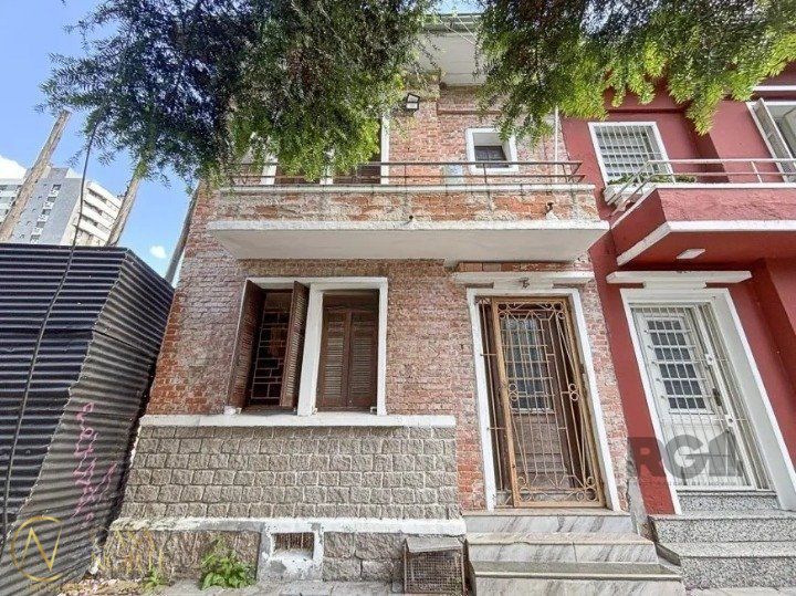 Casa à venda com 3 quartos, 130m², 1 suíte, Rua Visconde do Herval no bairro Menino Deus em Porto Alegre