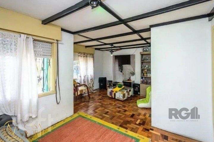 Casa à venda com 4 quartos, 93m², 2 vagas, Rua Doutor Vargas Neto no bairro Jardim Leopoldina em Porto Alegre