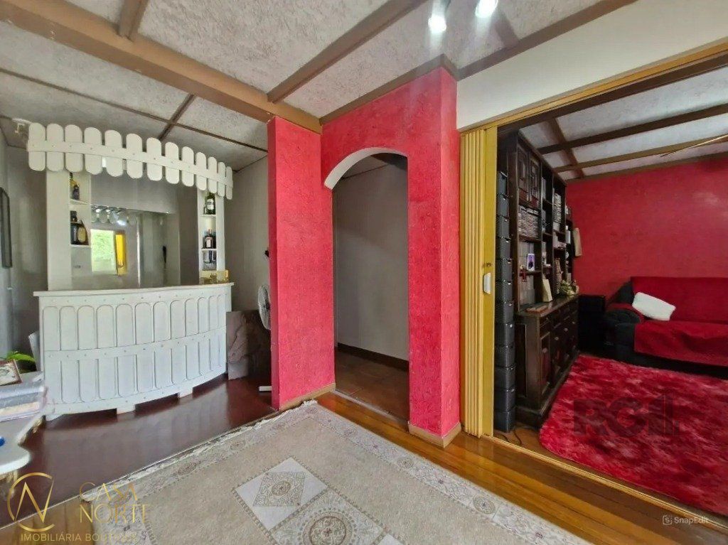 Casa à venda com 4 quartos, 200m², 1 suíte, 2 vagas, Rua Doutor Vargas Neto no bairro Jardim Leopoldina em Porto Alegre