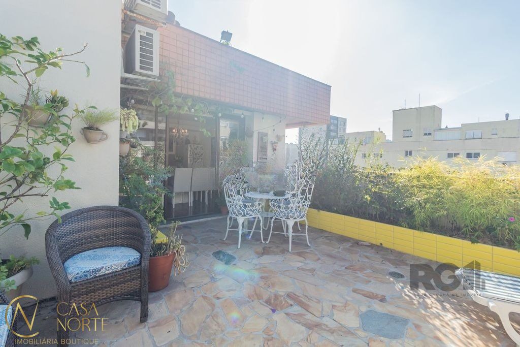 Cobertura à venda com 3 quartos, 188m², 1 suíte, 2 vagas, Rua Vicente da Fontoura no bairro Rio Branco em Porto Alegre
