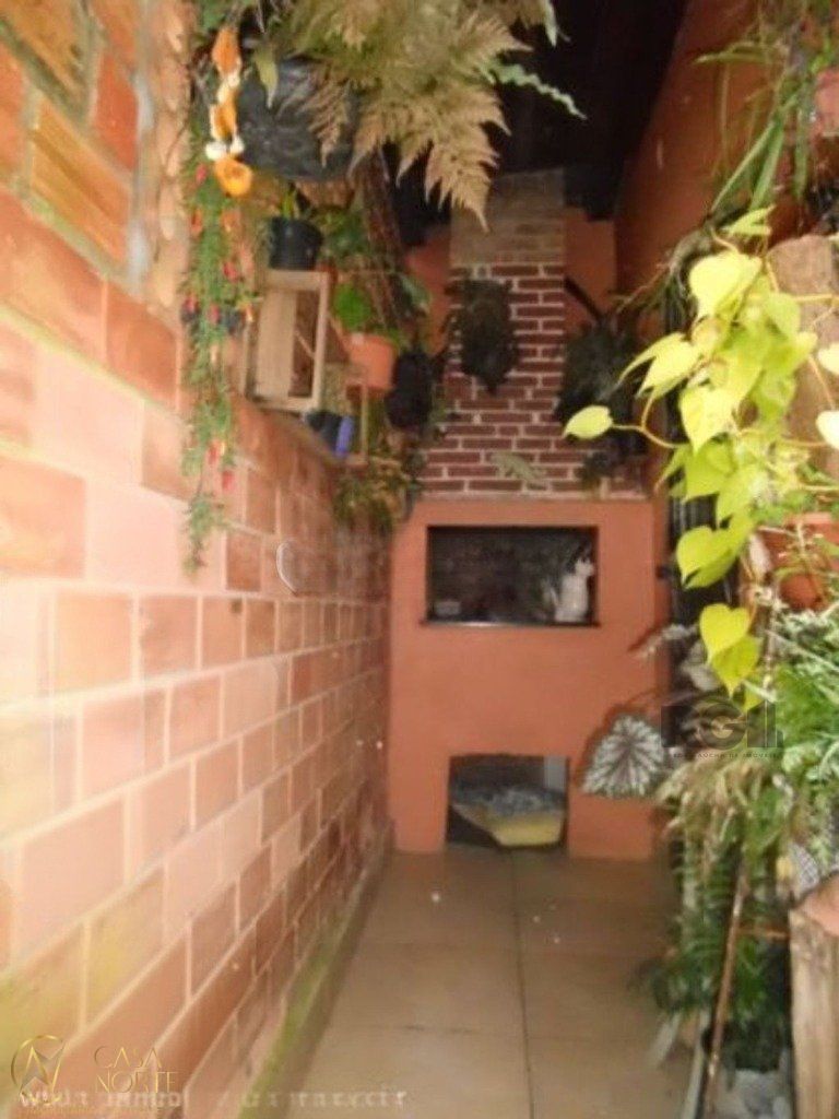 Casa à venda com 2 quartos, 90m², 4 vagas, Travessa Irmão Pedro no bairro Teresópolis em Porto Alegre