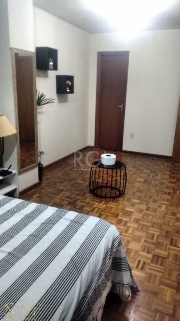 Casa de Condomínio à venda com 3 quartos, 170m², 1 suíte, 2 vagas, Rua Amapa no bairro Vila Nova em Porto Alegre