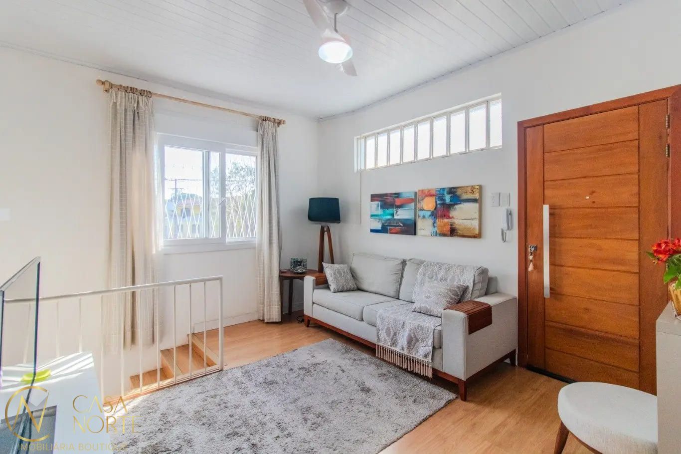 Casa à venda com 3 quartos, 90m², 2 vagas, Rua Oscar Schneider no bairro Medianeira em Porto Alegre