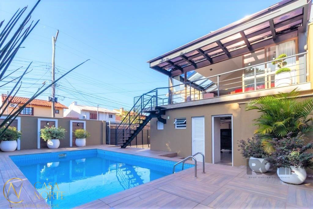 Casa à venda com 4 quartos, 380m², 3 suítes, 3 vagas, Rua Criciuma no bairro Guarujá em Porto Alegre