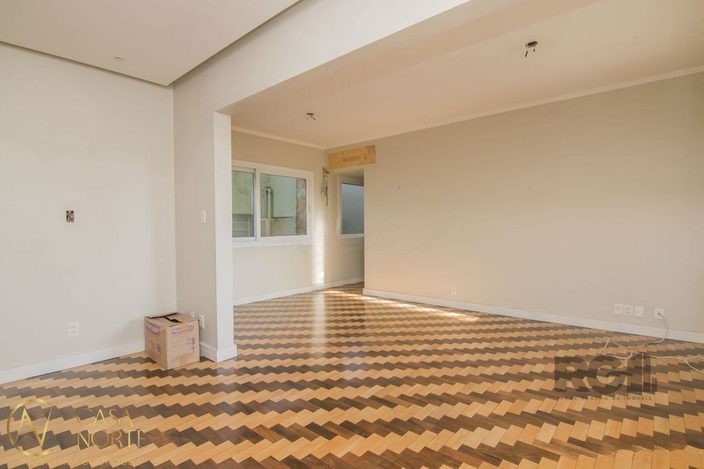 Apartamento à venda com 3 quartos, 145m², 1 suíte, 2 vagas, Rua Duque de Caxias no bairro Centro Histórico em Porto Alegre