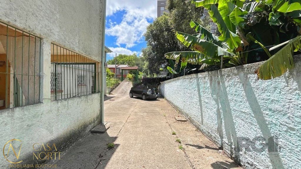 Casa à venda com 3 quartos, 300m², 1 suíte, 2 vagas, Rua Marechal Mesquita no bairro Teresópolis em Porto Alegre
