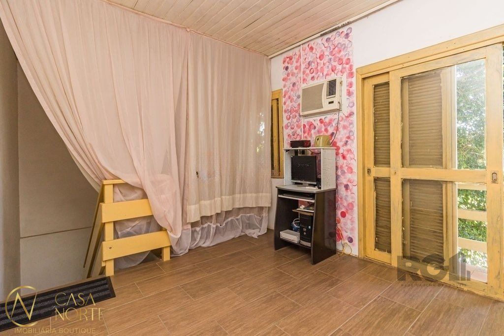 Casa à venda com 3 quartos, 140m², 1 suíte, 3 vagas, Rua Antônio José Monteiro no bairro Sarandi em Porto Alegre
