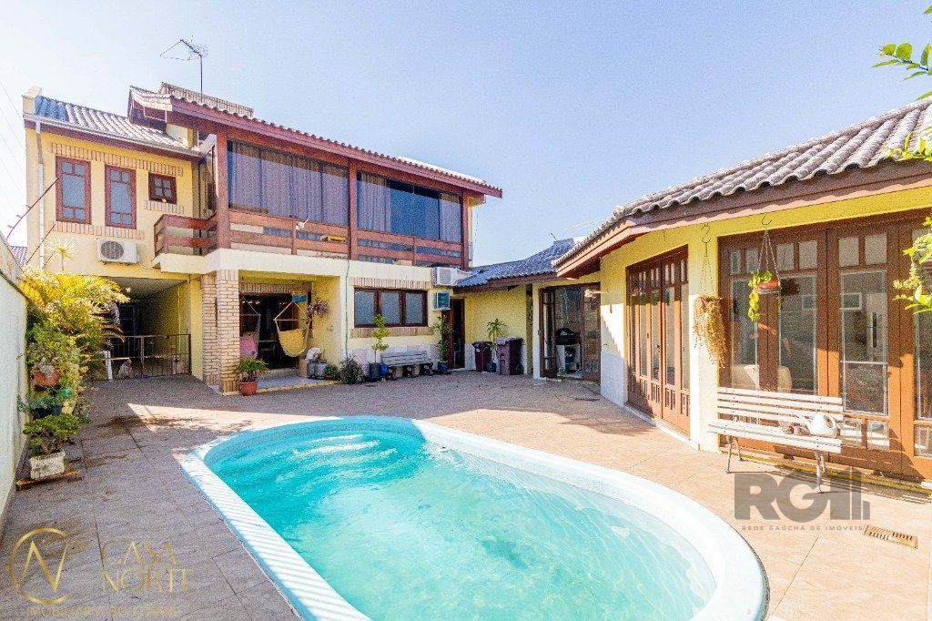 Casa à venda com 4 quartos, 304m², 2 suítes, 3 vagas, Travessa Porto Príncipe no bairro Jardim Lindóia em Porto Alegre