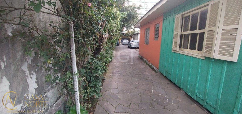 Terreno à venda  com 440m², Rua Guilherme Alves no bairro Partenon em Porto Alegre