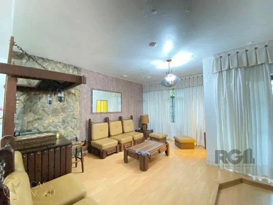 Casa à venda com 2 quartos, 127m², 2 vagas, Rua Francisco Pinto da Fontoura no bairro Sarandi em Porto Alegre