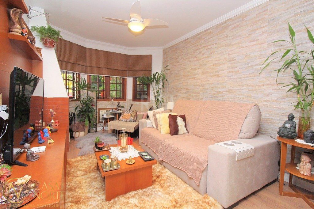 Casa de Condomínio à venda com 3 quartos, 186m², 1 suíte, 2 vagas, Rua Osorio Mendes Ouriques no bairro Guarujá em Porto Alegre