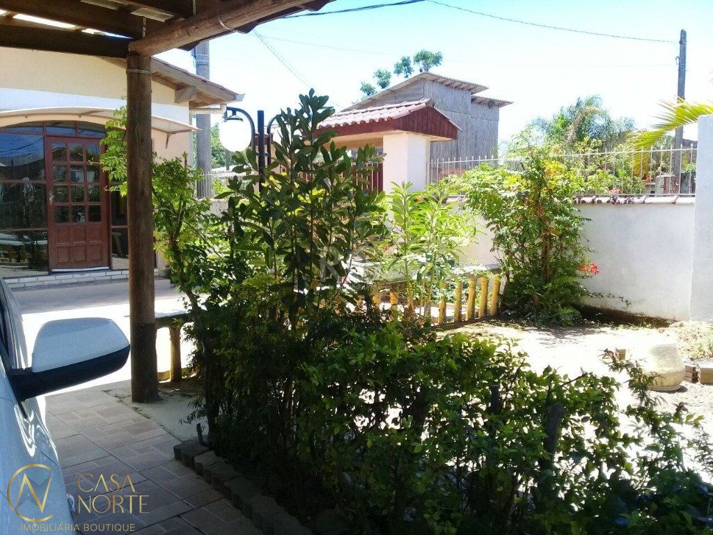 Casa à venda com 2 quartos, 150m², 4 vagas, Rua Mercedes Azzolini no bairro Ponta Grossa em Porto Alegre